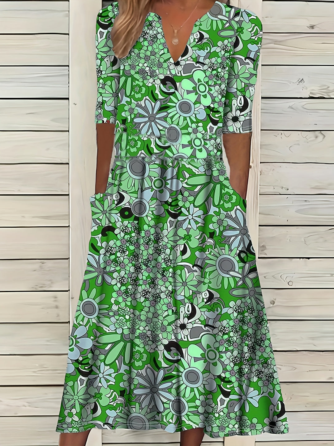 Odette | Midi-jurk met bloemenprint, V-hals en asymmetrische zoom