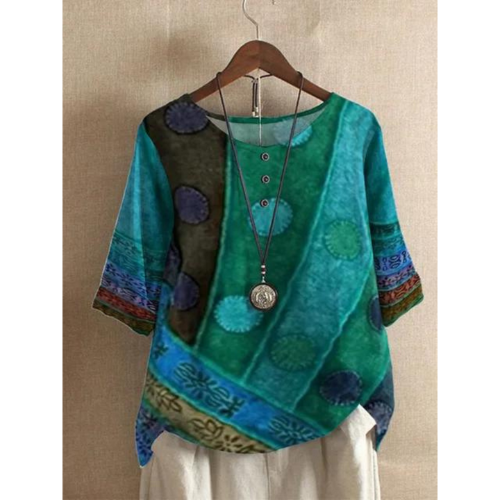 Noëlla | Patchwork top met artistiek design en knoopdetail