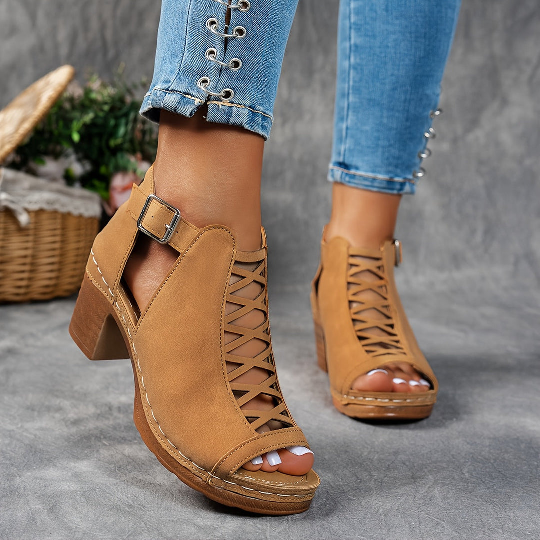 Isalie | Luchtige Blokhaksandalen met Cut-Out Design