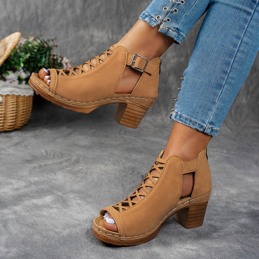 Isalie | Luchtige Blokhaksandalen met Cut-Out Design